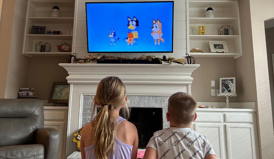 Two children watching Bluey and learning Spanish